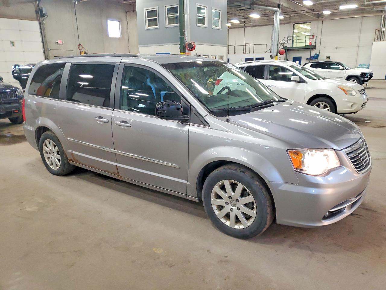 2015 Chrysler Town & Country Touring - Image 4