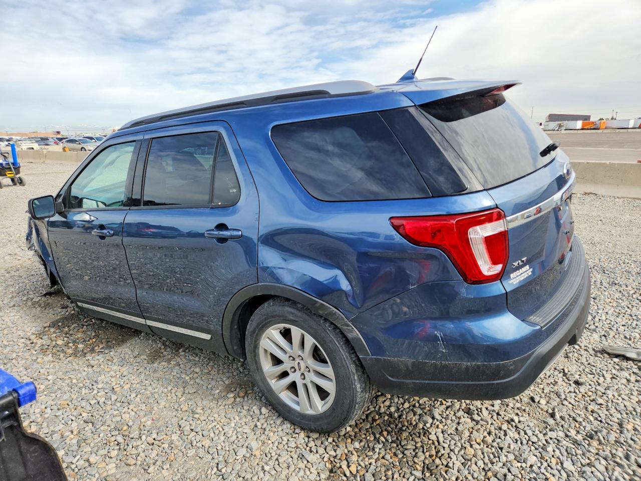 2019 Ford Exp Xlt - Image 2