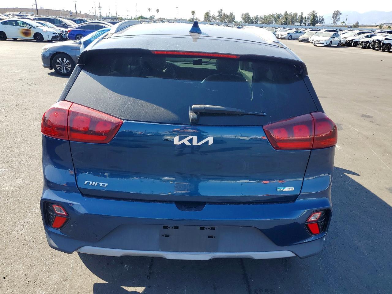 2022 Kia Niro Lxs - Image 6