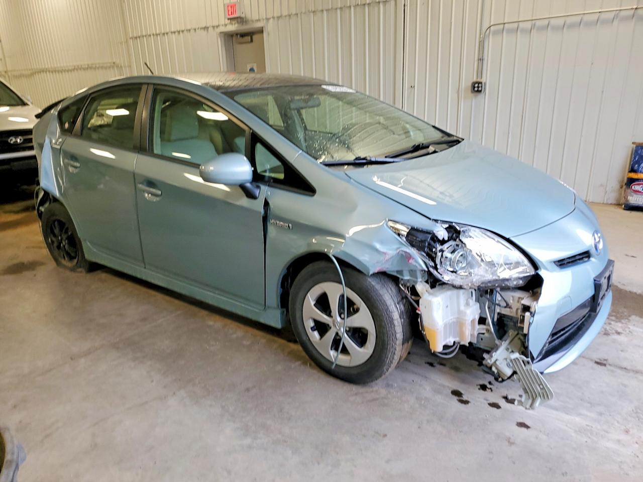 2014 Toyota Prius Three - Фото 4