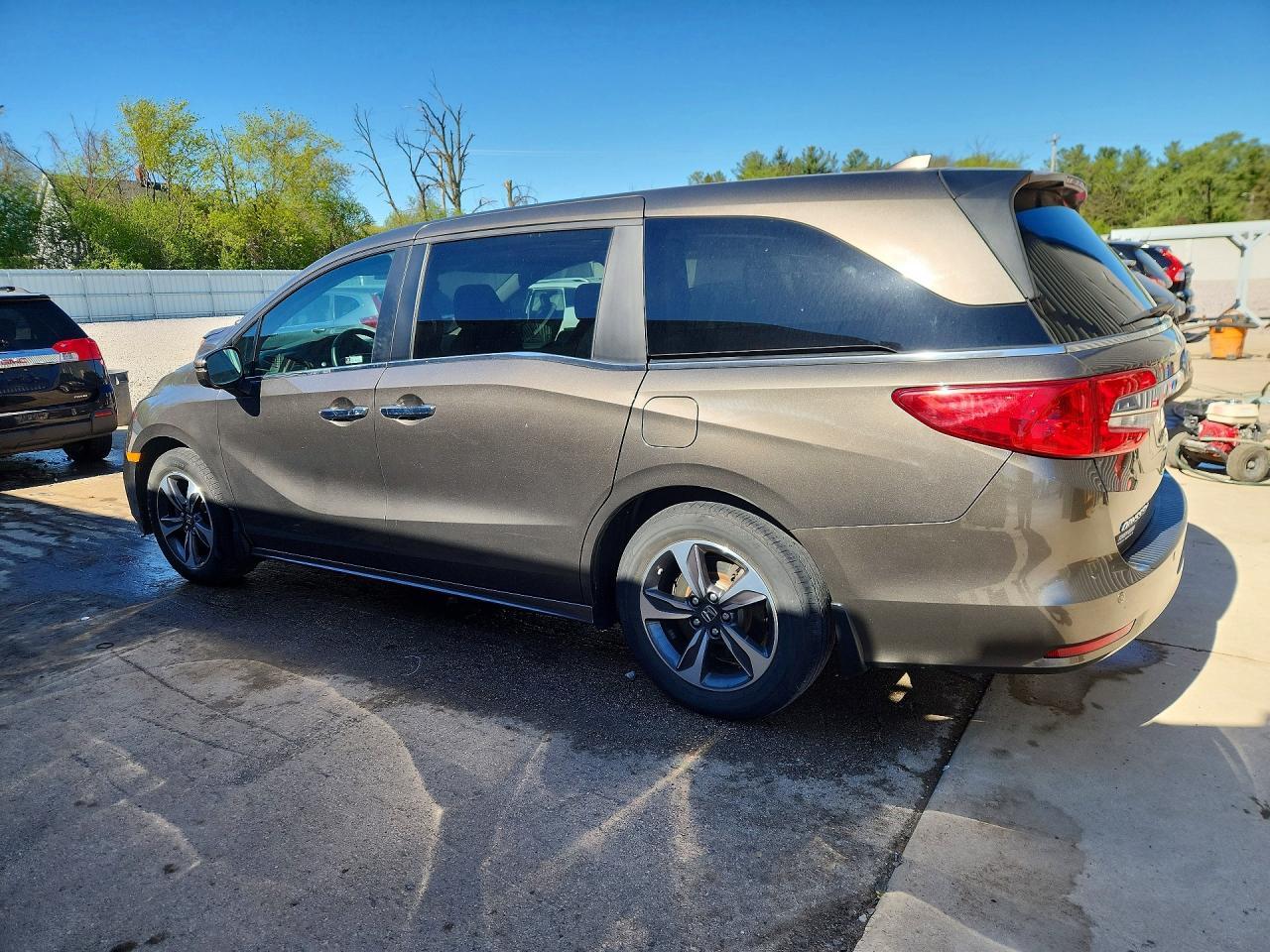 2020 Honda Odyssey Touring - Фото 2