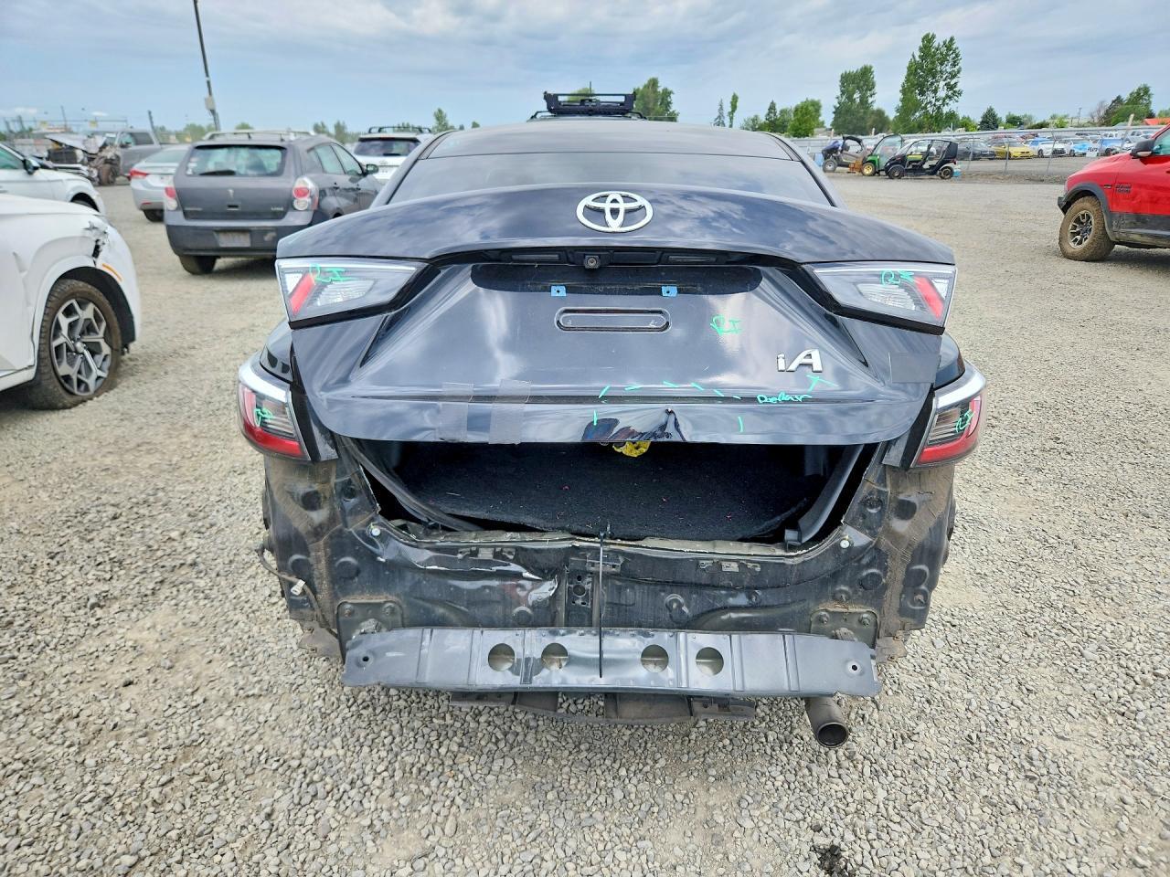 2017 Toyota Yaris Ia Base - Фото 6