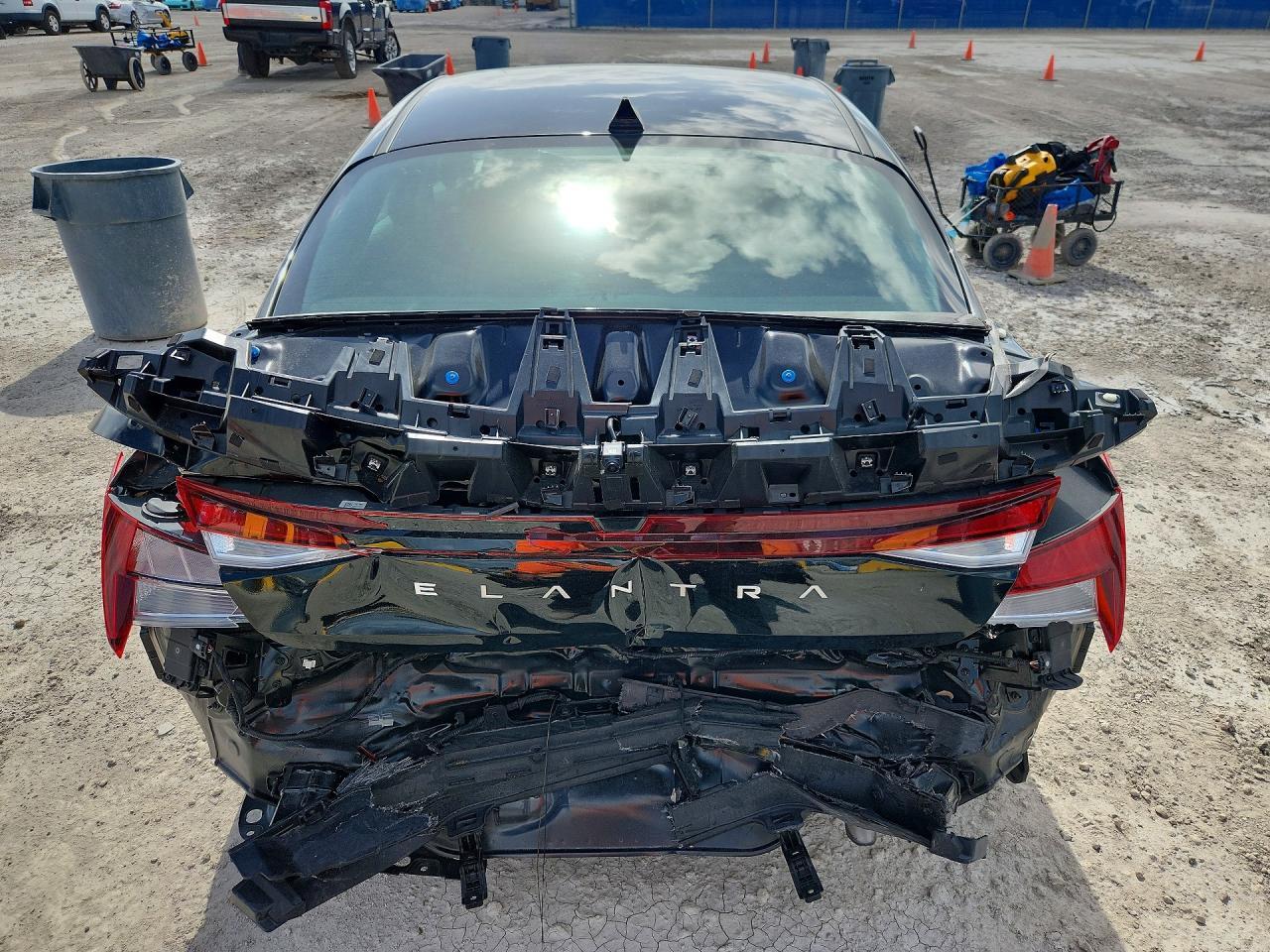 2025 Hyundai Elantra - Фото 6