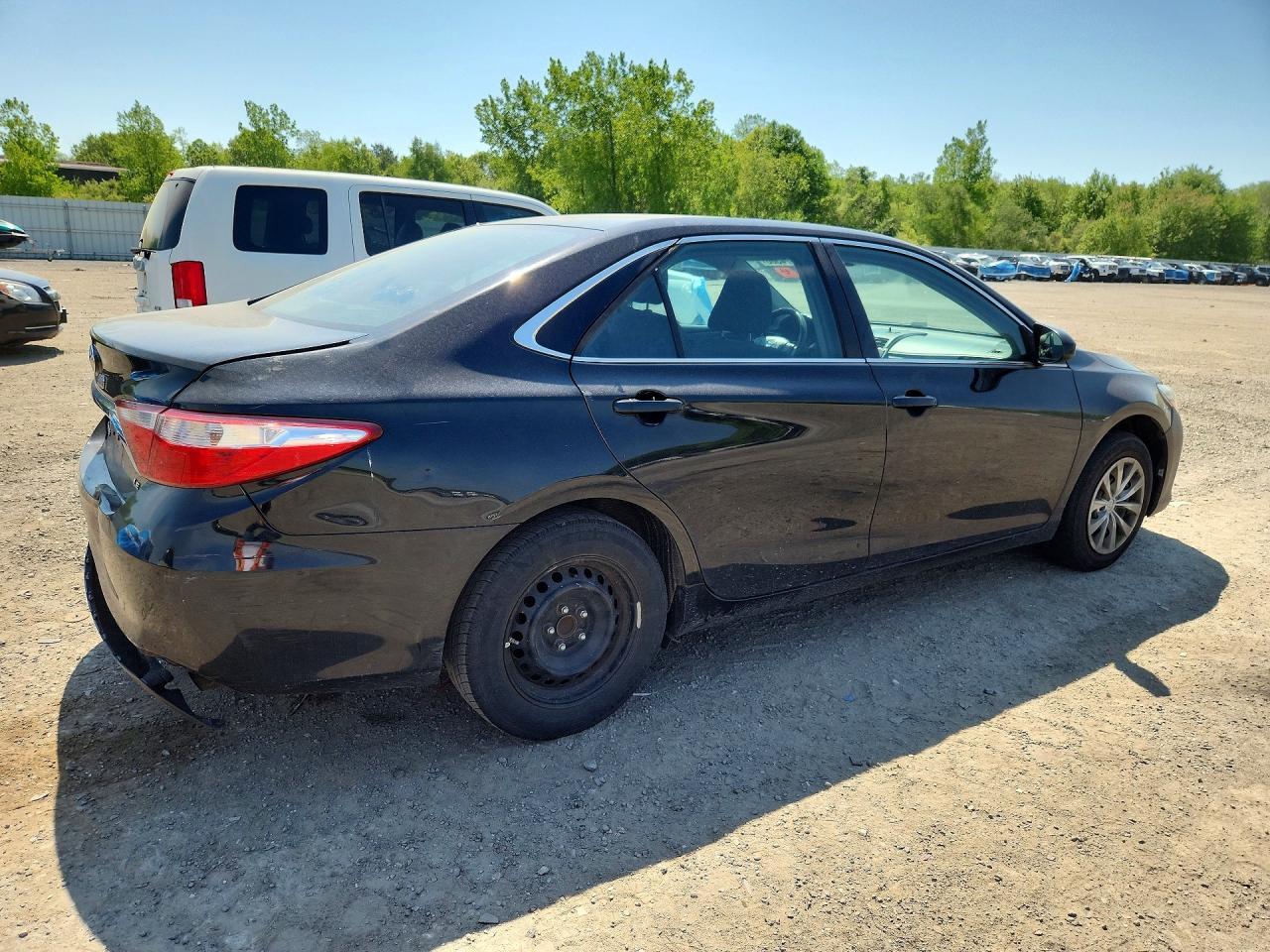 2015 Toyota Camry Le - Image 3