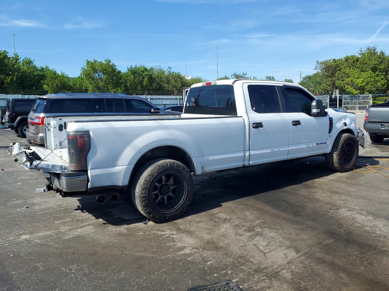 2017 Ford F350 Super Duty - Image 3