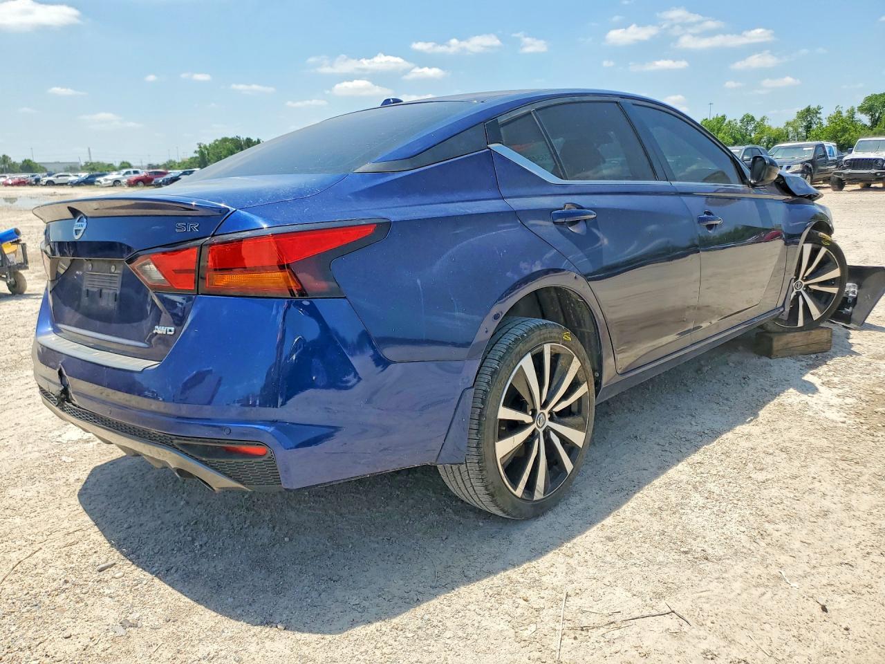 2022 Nissan Altima Sr - Image 3