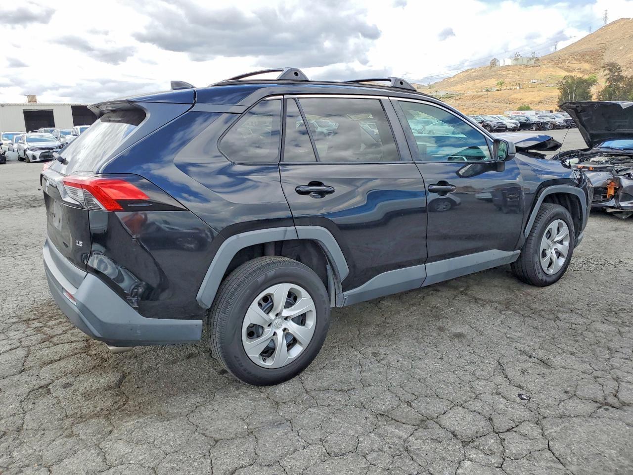 2020 Toyota Rav4 Le - Image 3