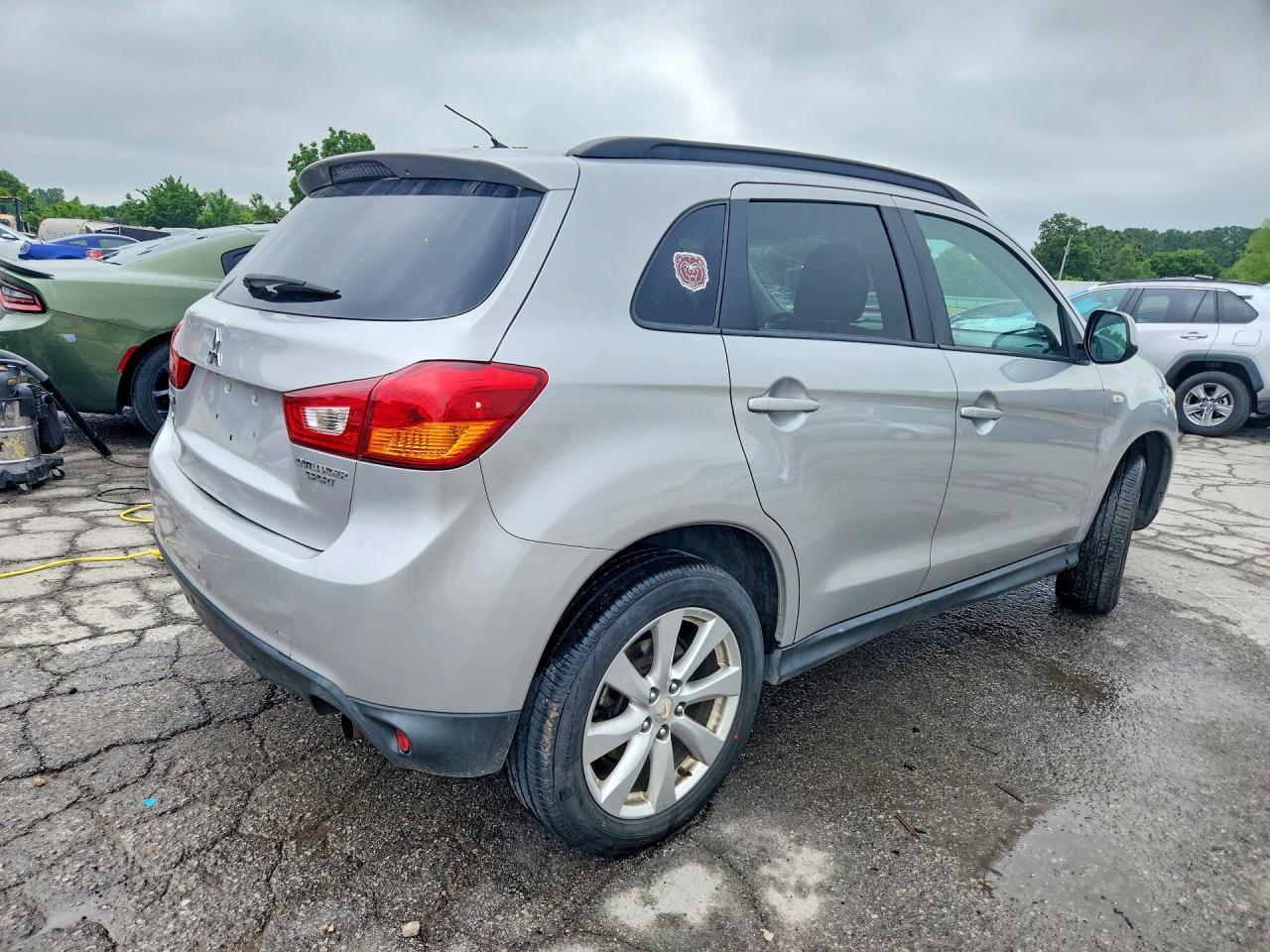 2013 Mitsubishi Outlander Sport Es - Image 3