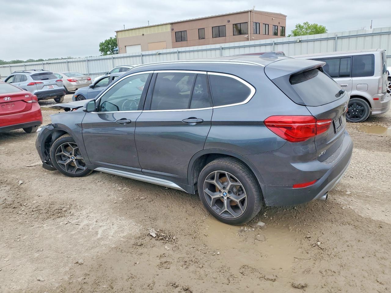 2018 BMW X1 xDrive28I - Фото 2