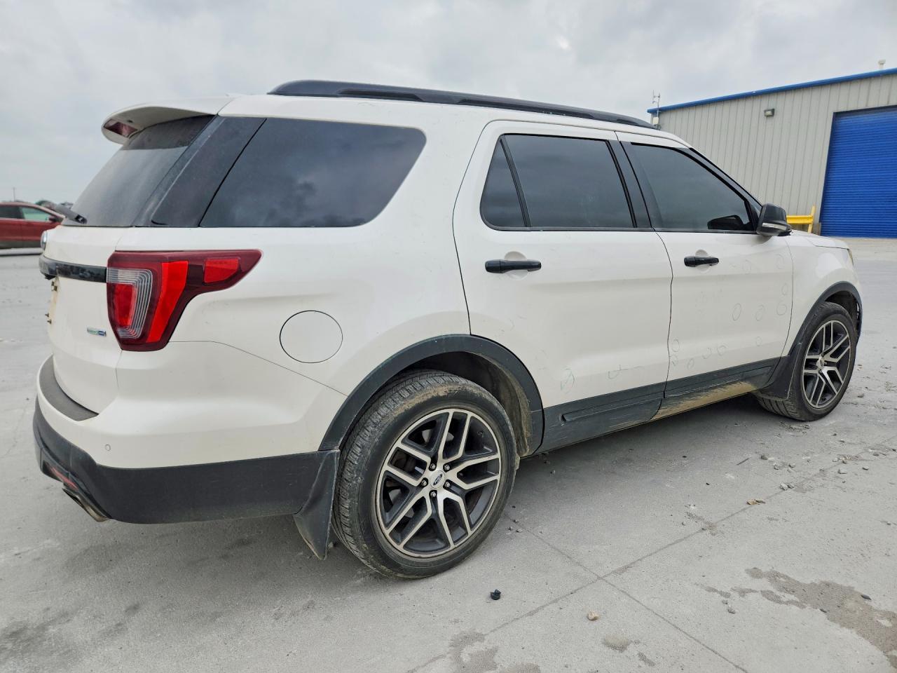 2017 Ford Explorer Sport - Image 3