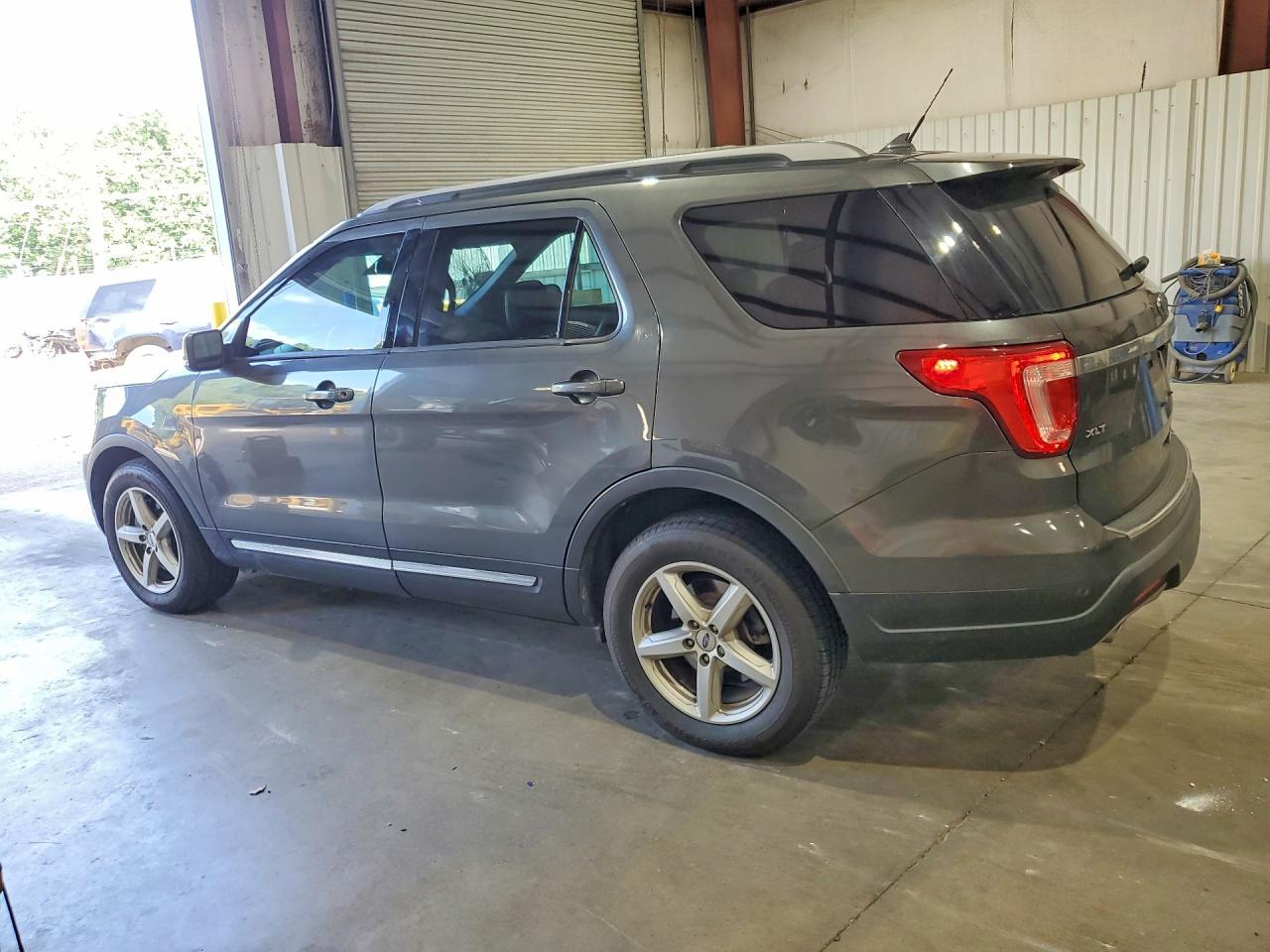 2018 Ford Explorer Xlt - Фото 2
