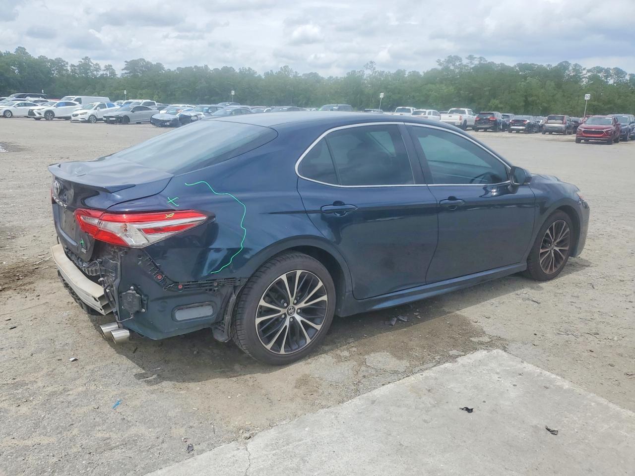 2018 Toyota Camry Se - Фото 3