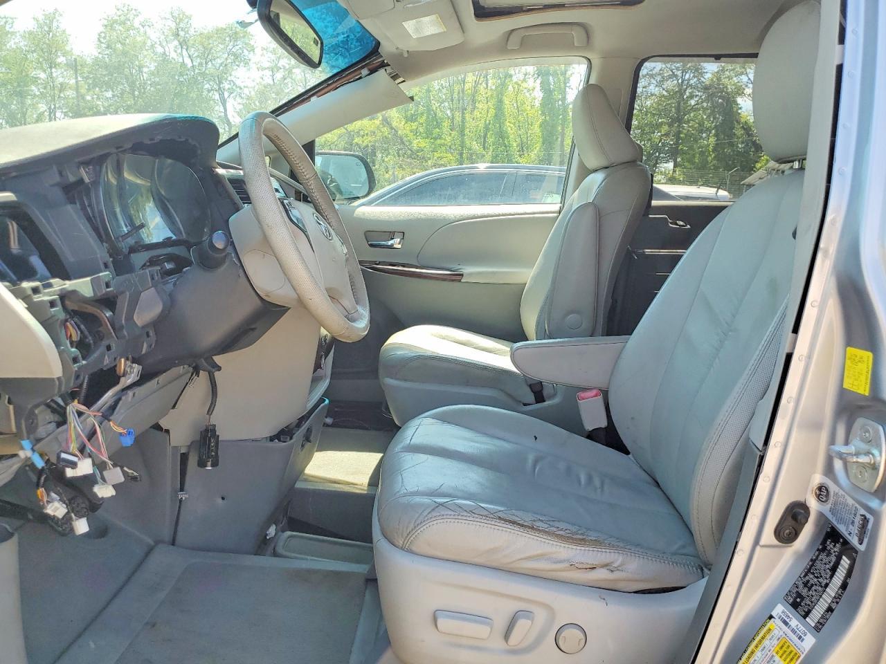 2011 Toyota Sienna Xle 8-Passenger - Фото 7