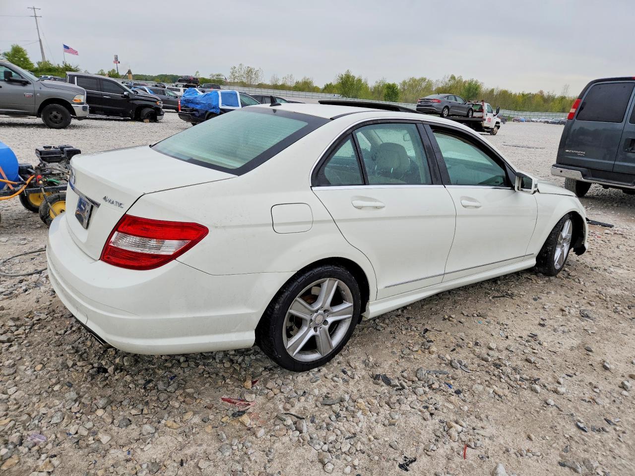 2011 Mercedes-Benz C 300 4Matic - Фото 3