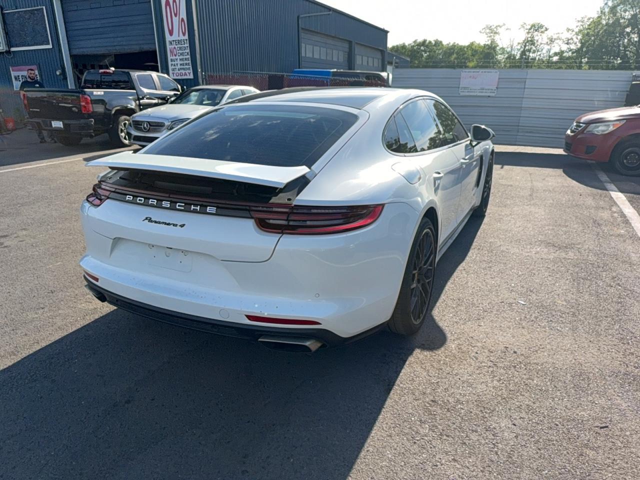 2017 Porsche Panamera 4 - Фото 4