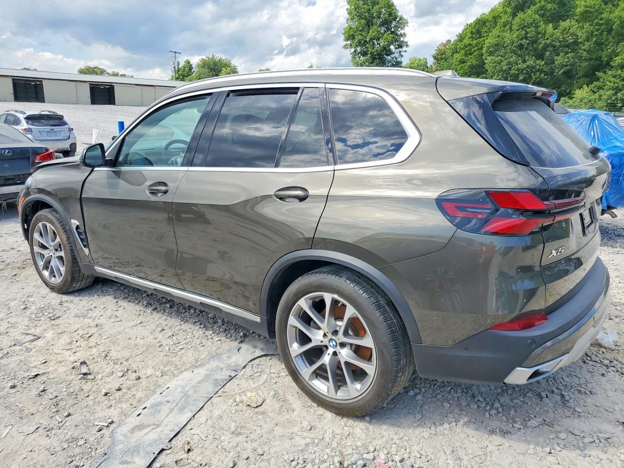 2025 BMW X5 xDrive40I - Image 2