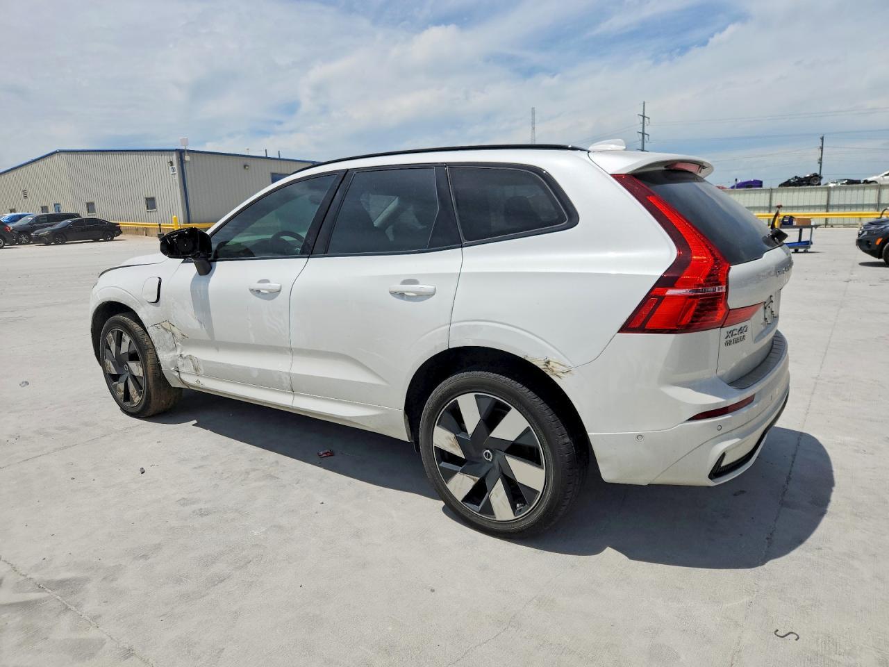 2025 Volvo Xc60 Plus - Image 2