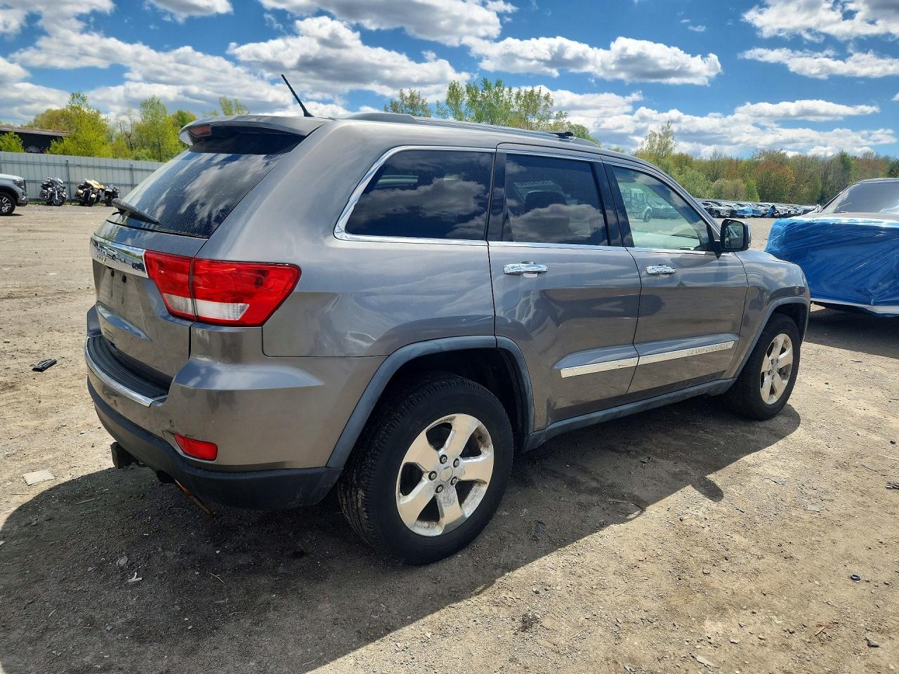 2011 Jeep Grand Cherokee Limited - Image 3