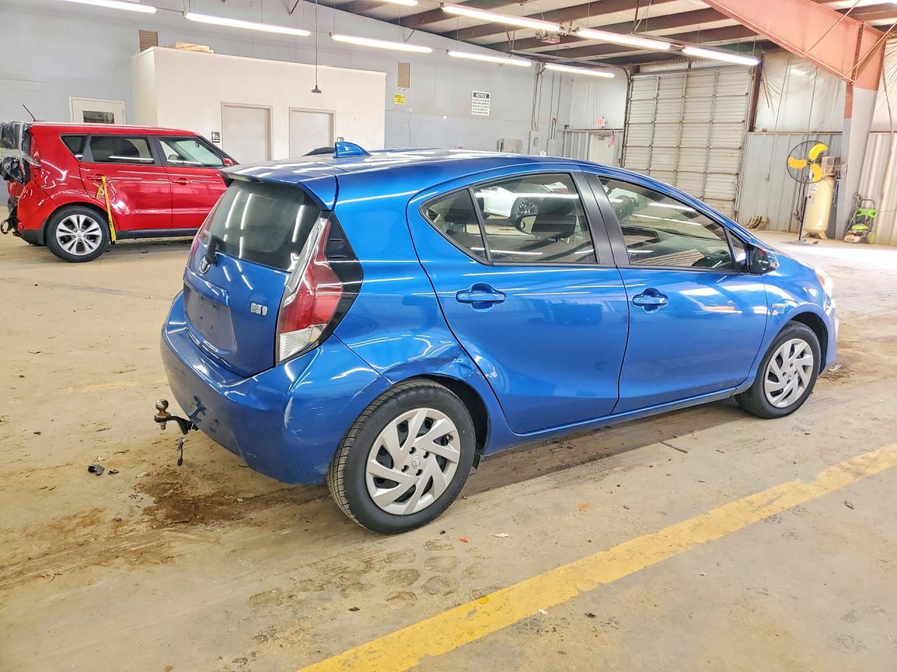 2015 Toyota Prius C Two - Image 3