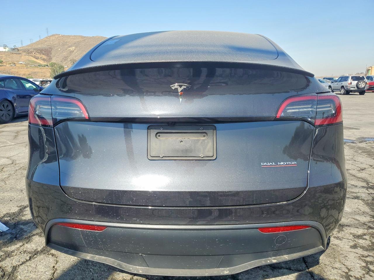 2025 Tesla Model Y - Фото 6
