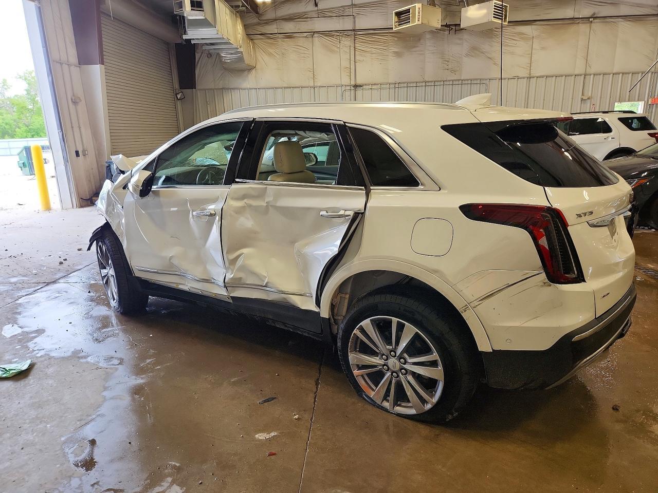 2025 Cadillac Xt5 Premium Luxury - Image 2
