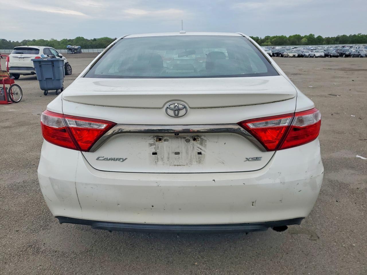 2015 Toyota Camry Xse - Image 6