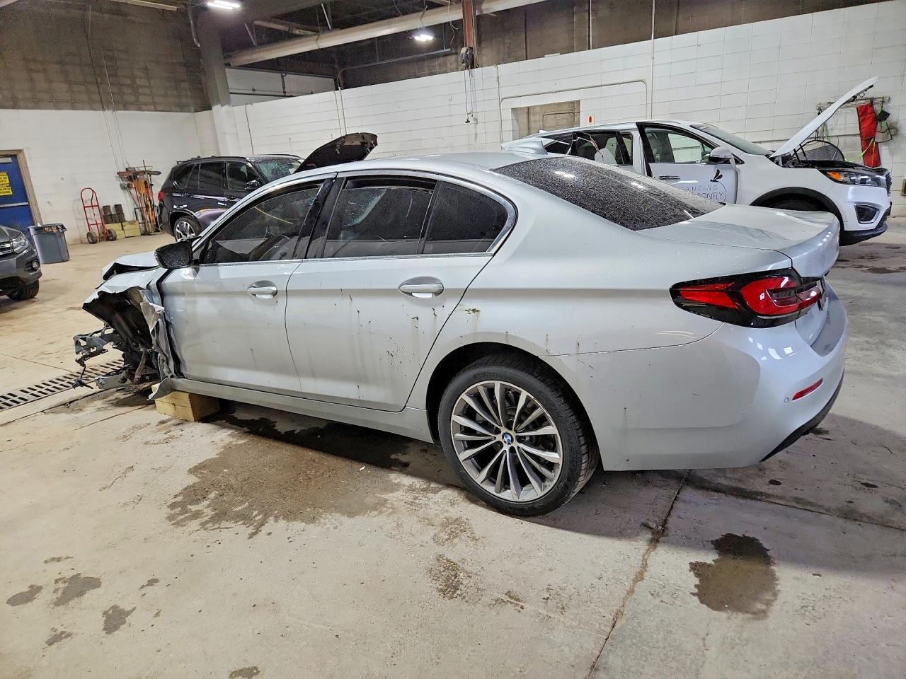 2021 BMW 530 Xi - Фото 2