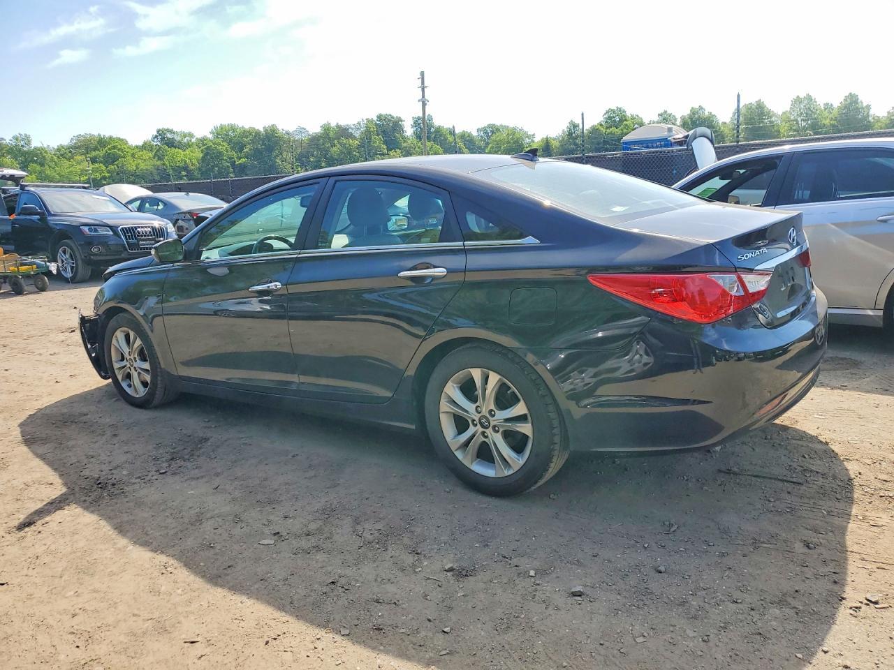 2013 Hyundai Sonata Limited - Image 2