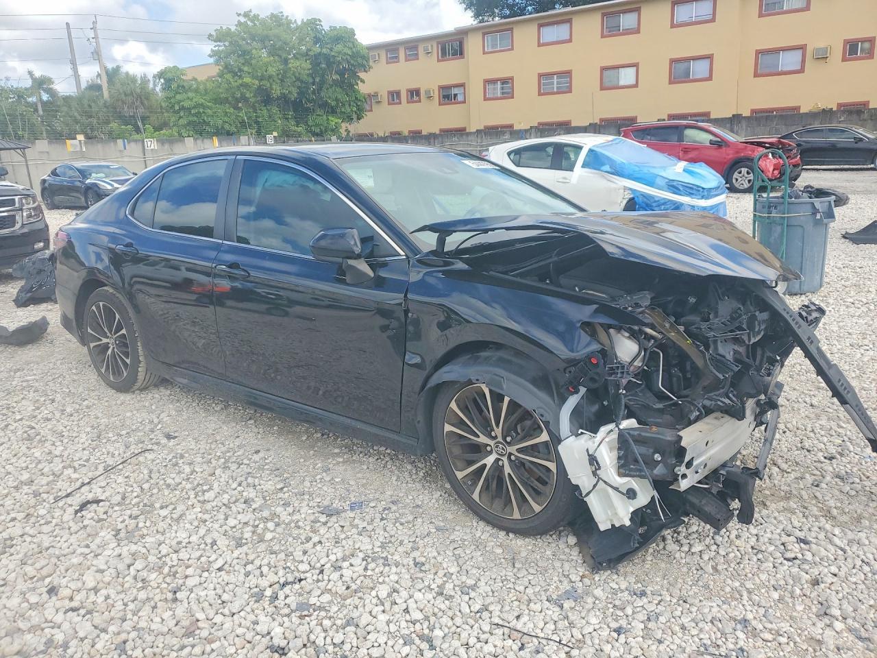 2019 Toyota Camry Se - Фото 4