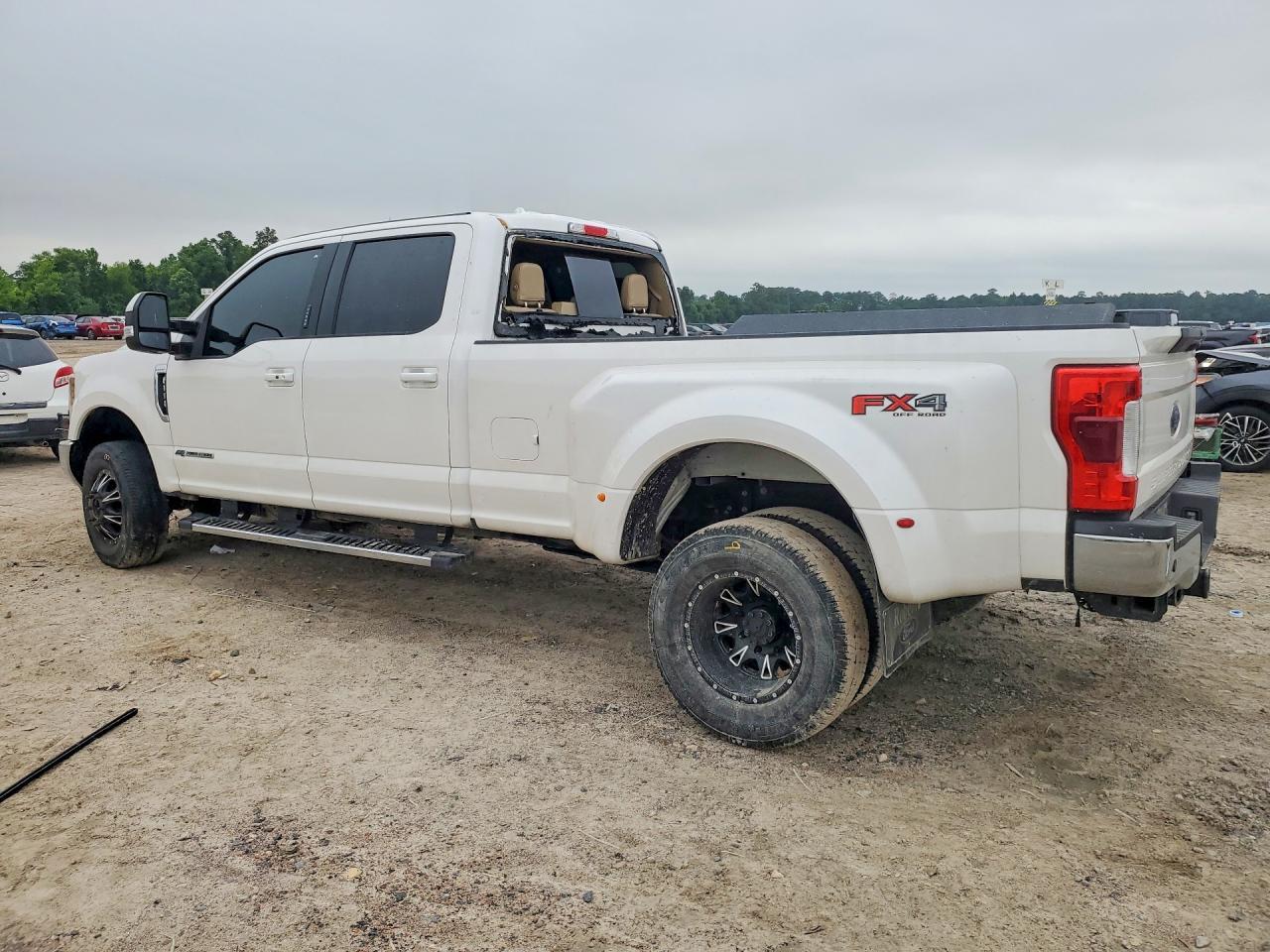 2018 Ford F350 Super Duty - Фото 2