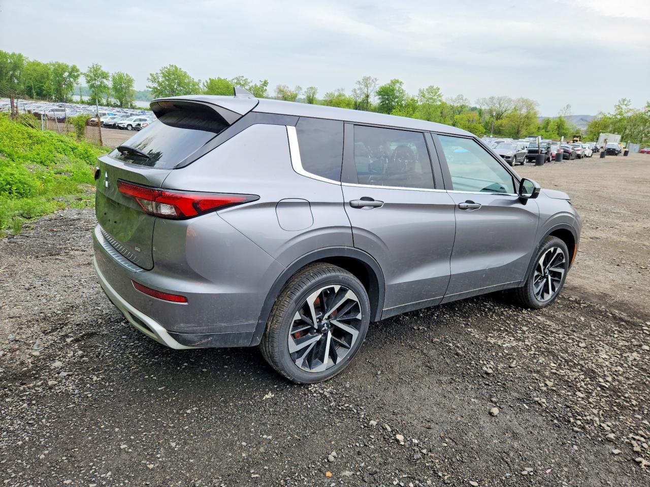 2022 Mitsubishi Outlander Se - Фото 3