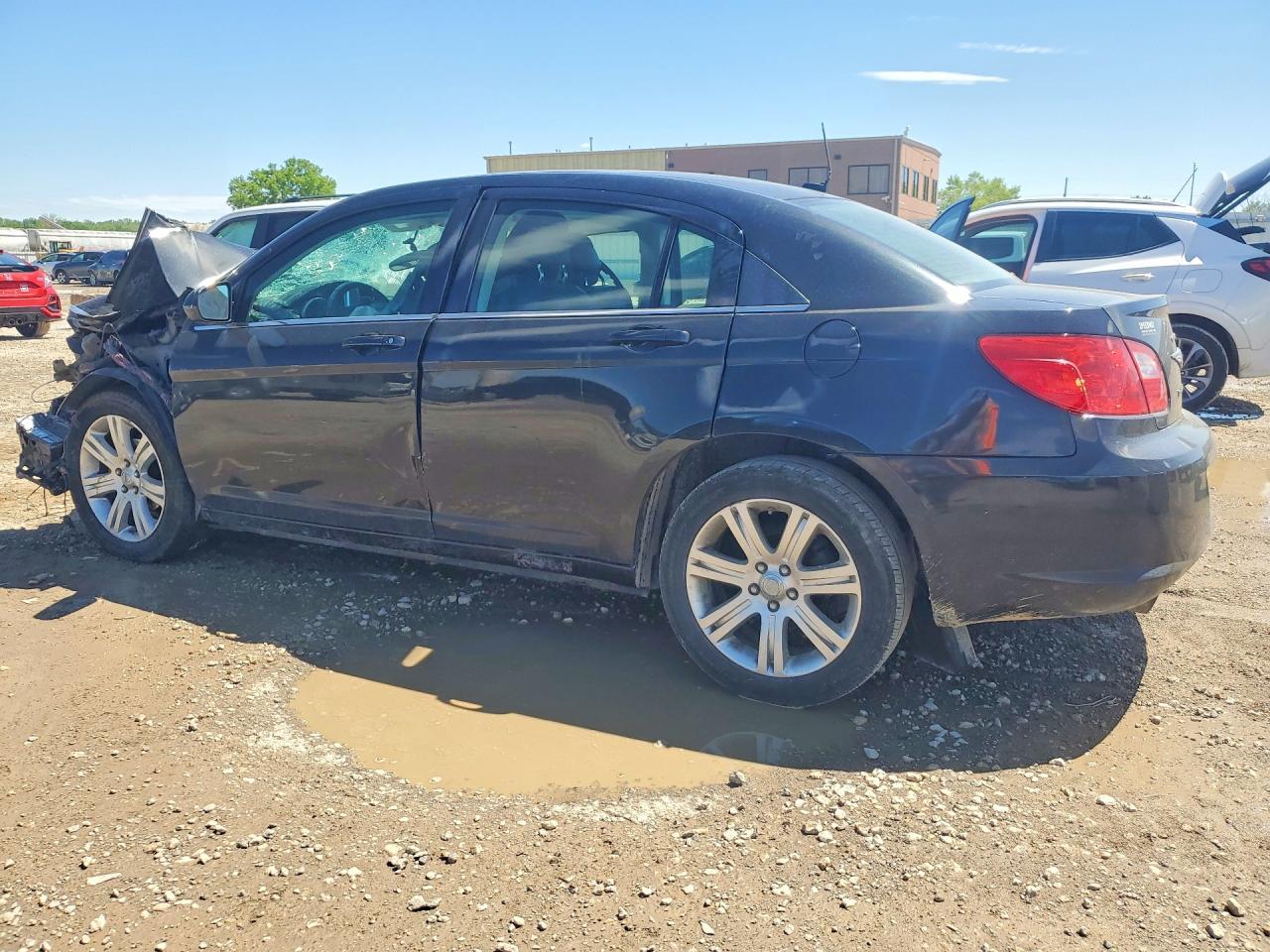 2010 Chrysler Sebring Limited - Image 2