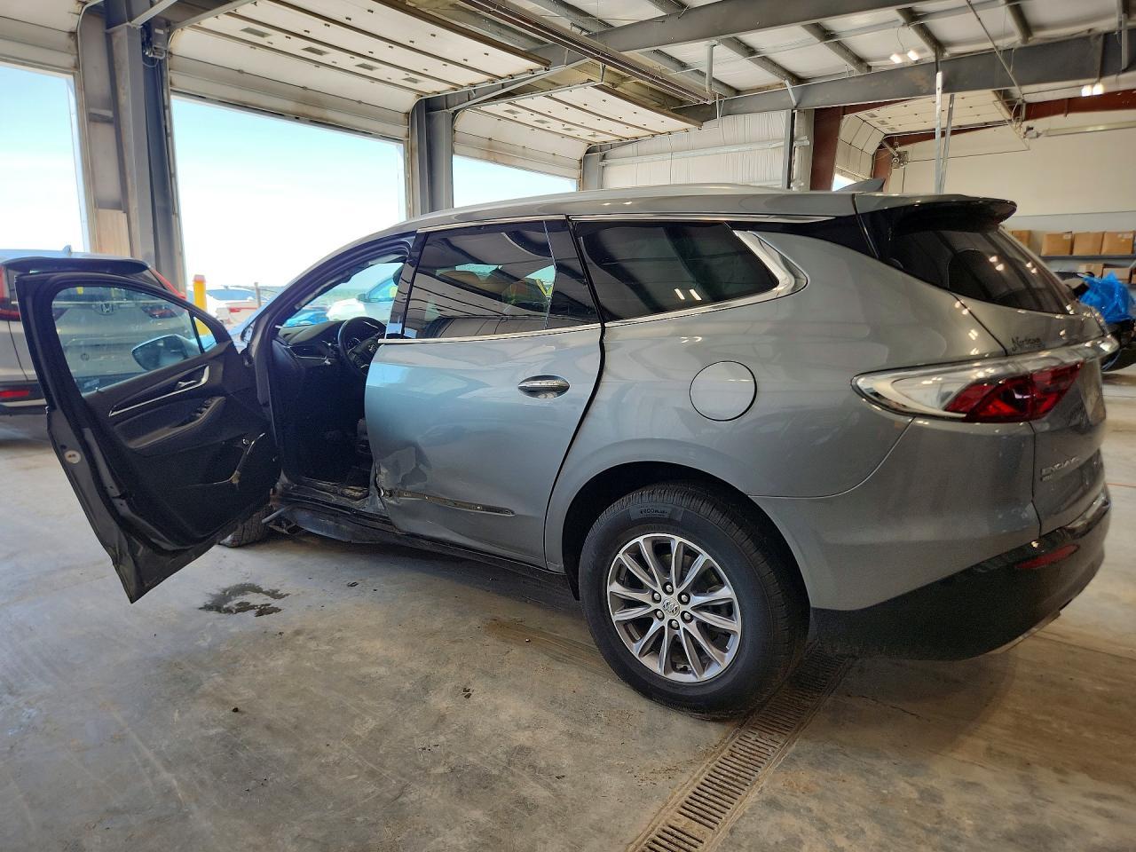 2023 Buick Enclave Essence - Image 2