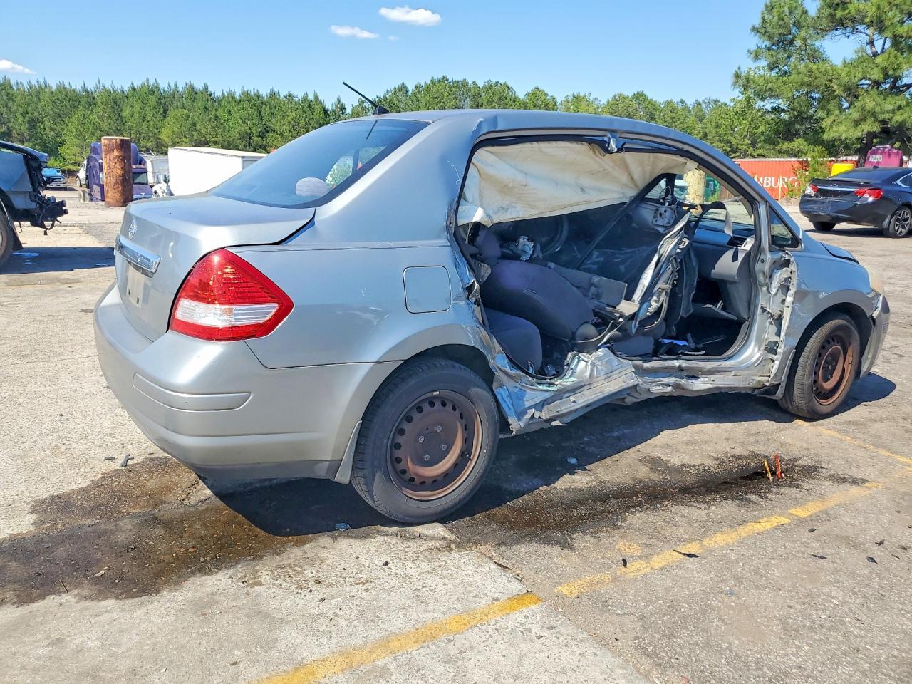 2009 Nissan Versa 1.8 S - Фото 3