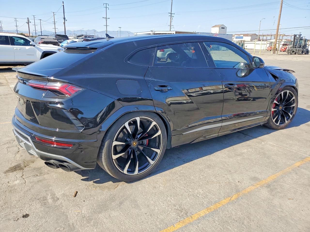 2019 Lamborghini Urus - Фото 3