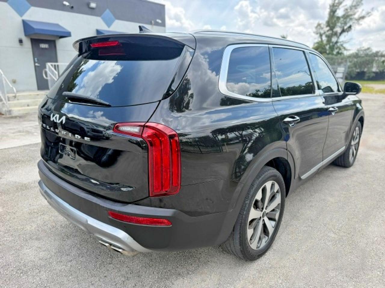 2022 Kia Telluride S - Фото 3