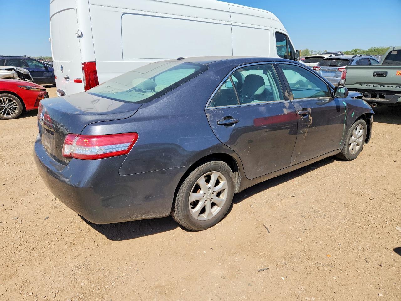 2011 Toyota Camry Le - Image 3