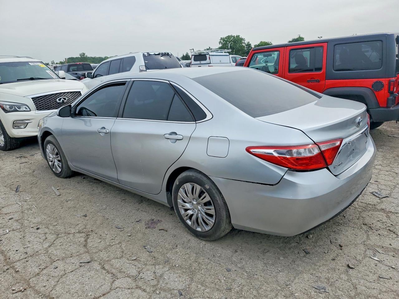 2015 Toyota Camry Le - Image 2