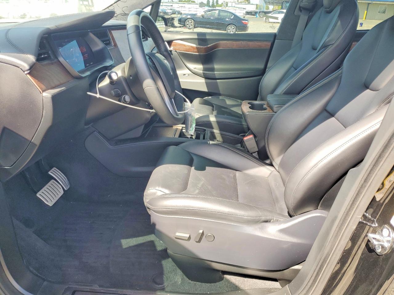 2020 Tesla Model X - Фото 7