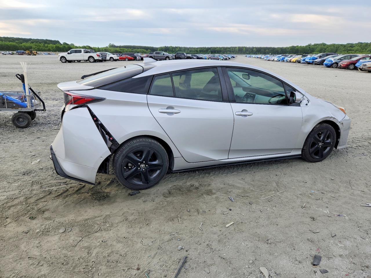 2017 Toyota Prius Four Touring - Image 3