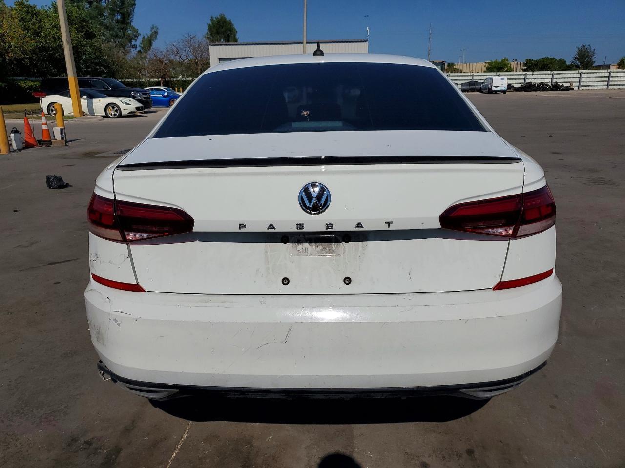 2021 Volkswagen Passat R-Line - Image 6