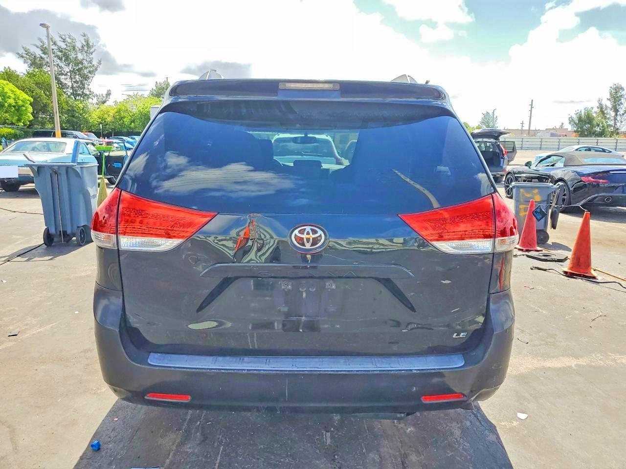 2011 Toyota Sienna Le - Фото 6