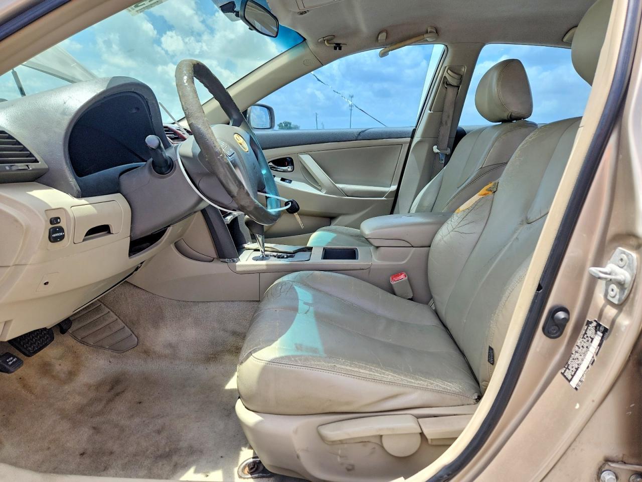 2012 Toyota Camry L - Image 7