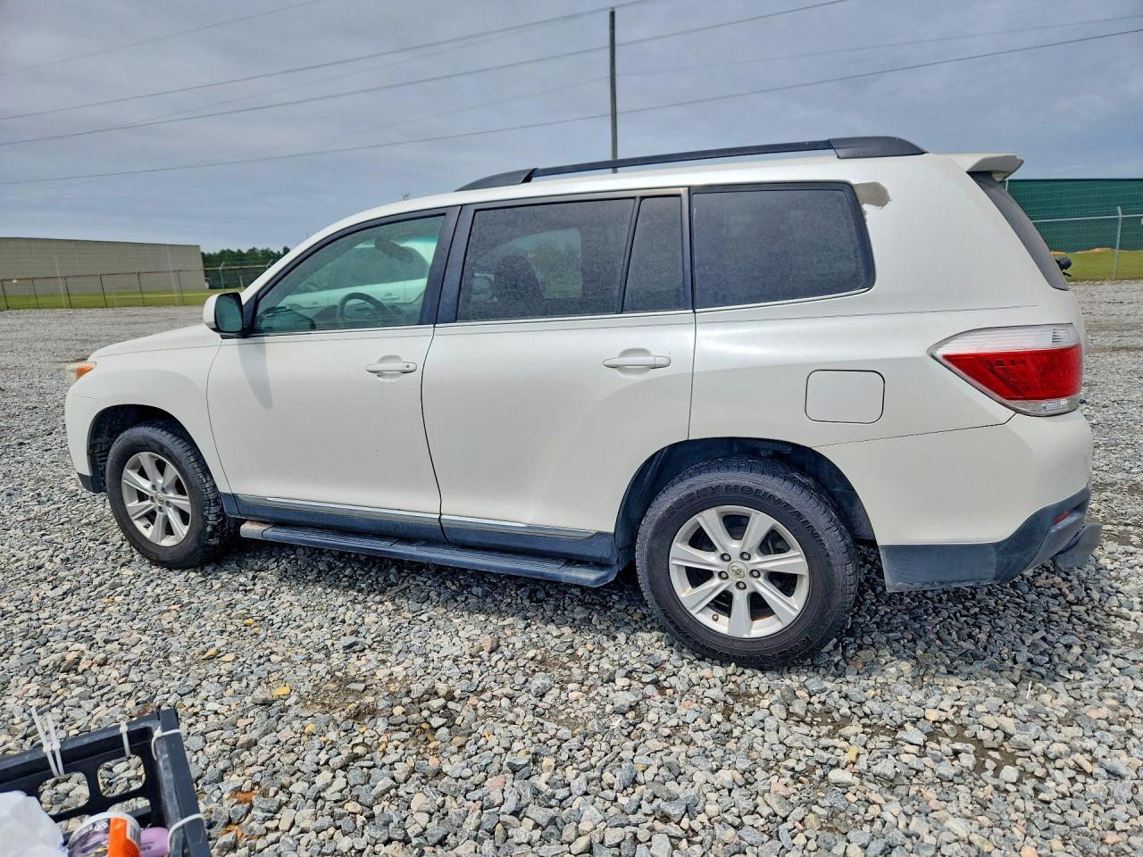 2011 Toyota Highlander Base - Image 2