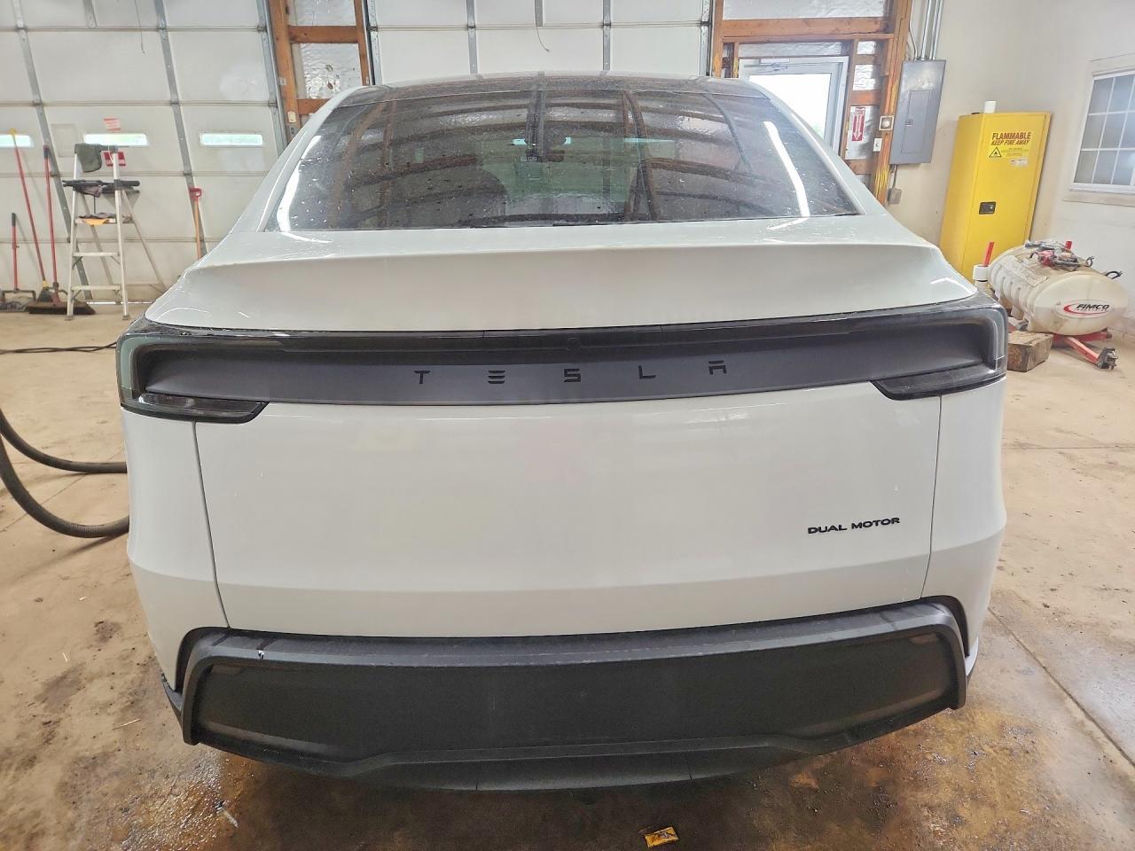 2026 Tesla Model Y - Фото 6