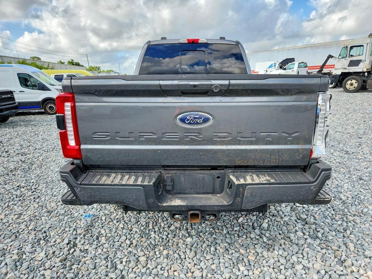 2023 Ford F350 Super Duty - Фото 6