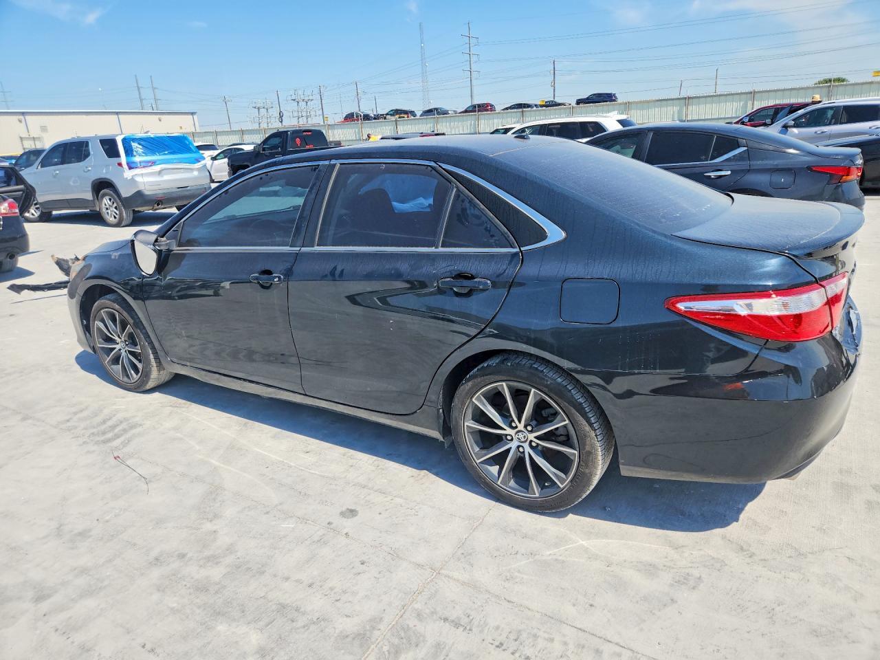2017 Toyota Camry Xse V6 - Фото 2