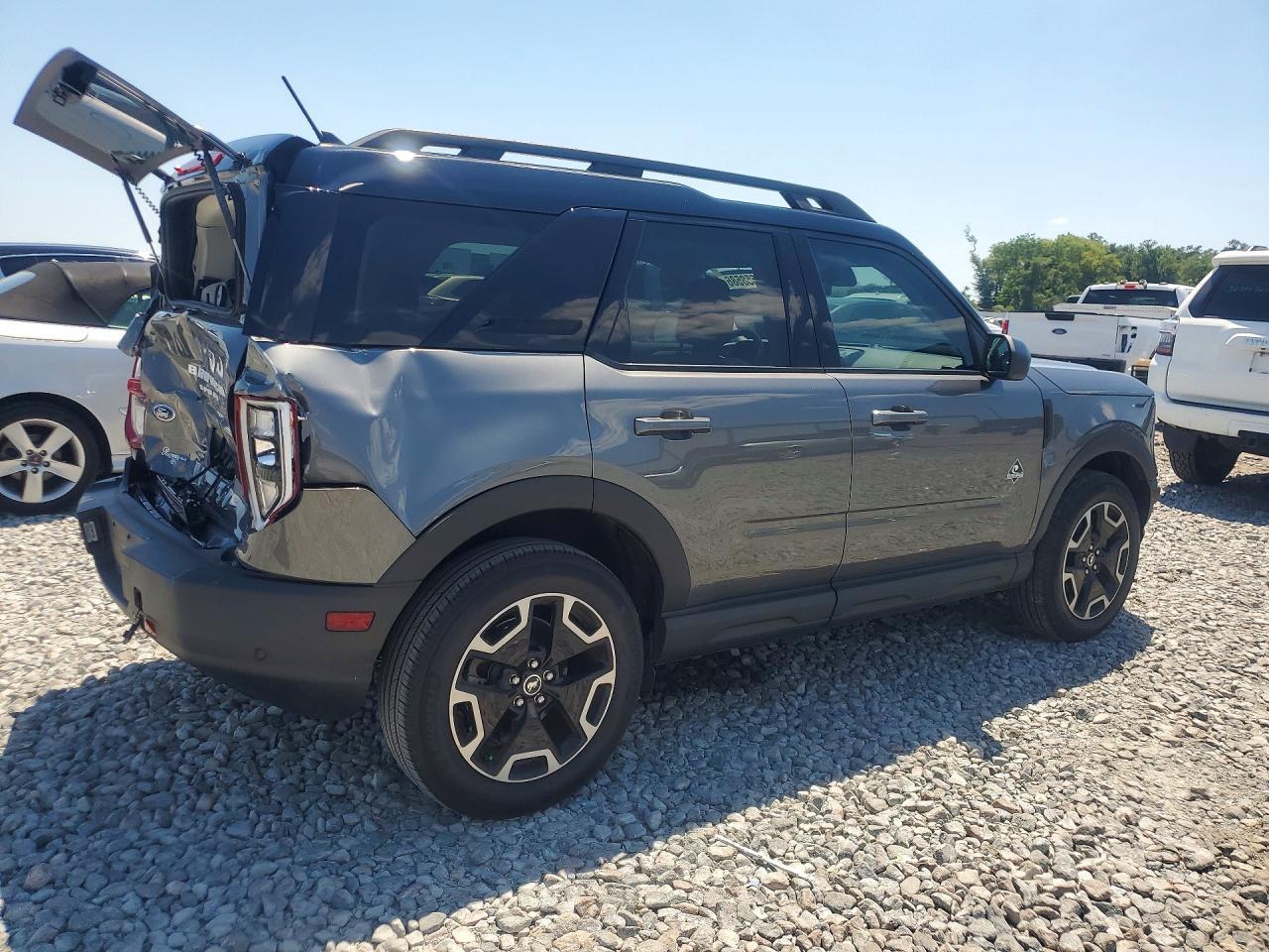 2023 Ford Bronco Sport Outer Banks - Image 3