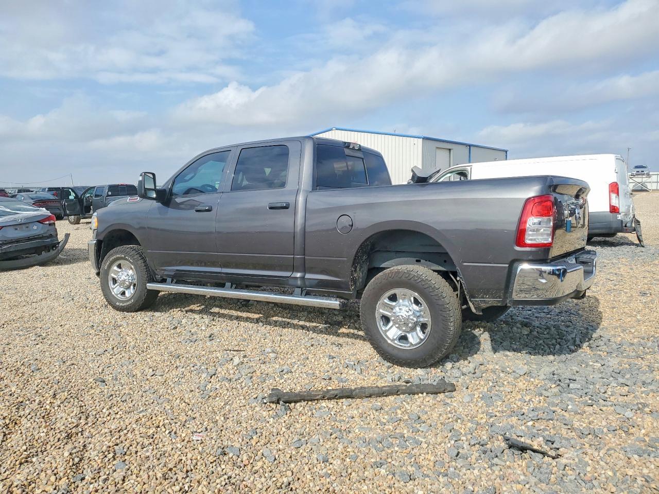 2023 Ram 2500 Tradesman - Фото 2