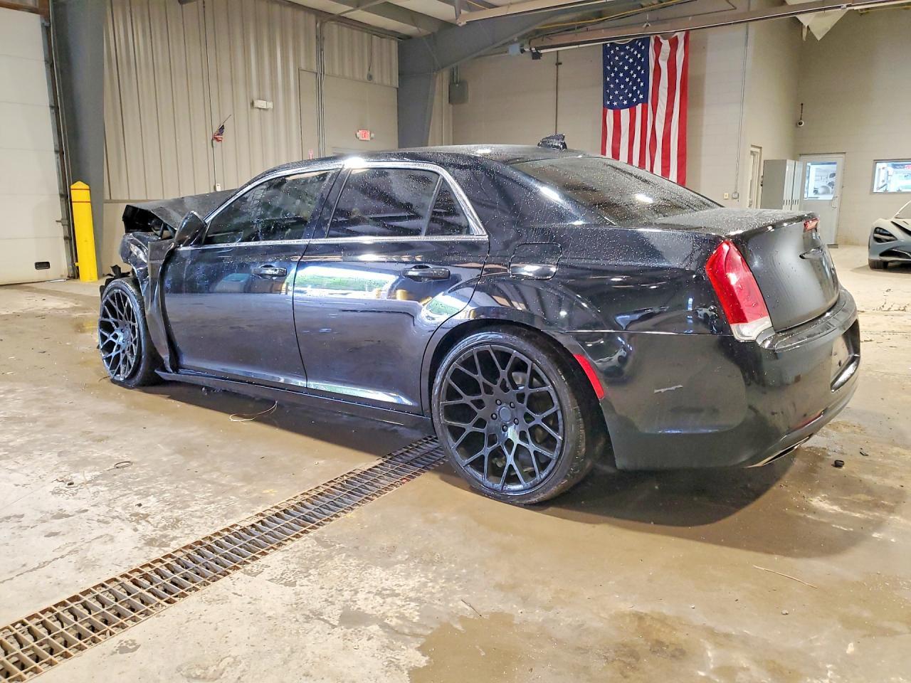 2019 Chrysler 300 Limited - Фото 2